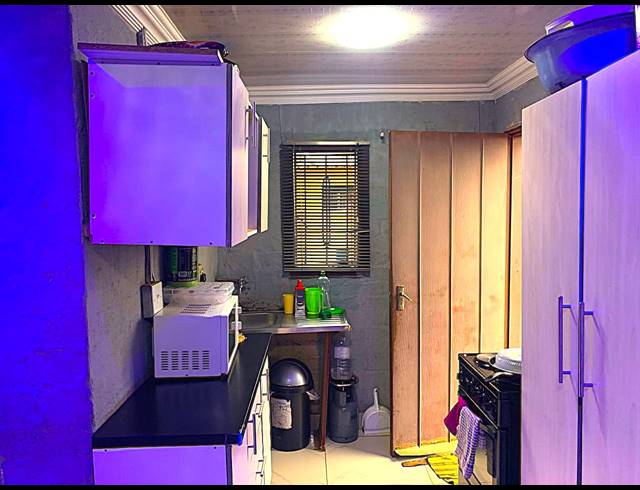 2 BEDROOM HOUSE FOR SALE IN TSHEPONG